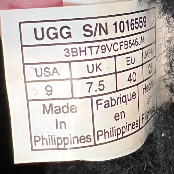 UGG Classic Short Black Leather Boots size 9 - Picture 7 of 9